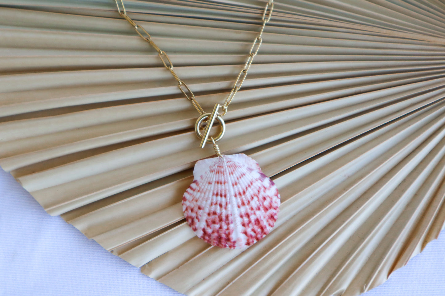Vilano Seashell Toggle Necklace